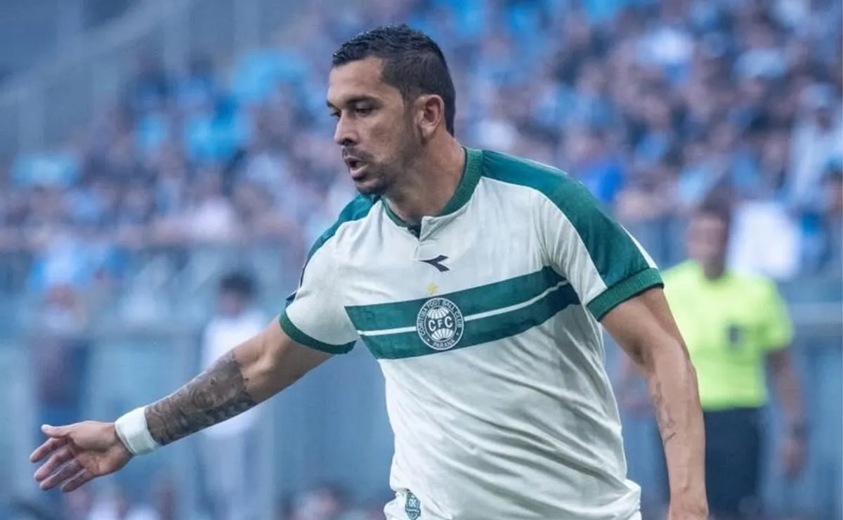 Bruno Melo durante partida do Coritiba contra o Grêmio pelo Brasileirão