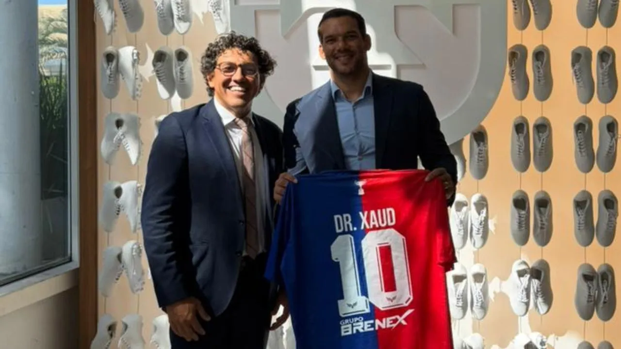 Naor Malaquias e Samir Xaud com a camisa do Paraná Clube. (Foto: arquivo pessoal).