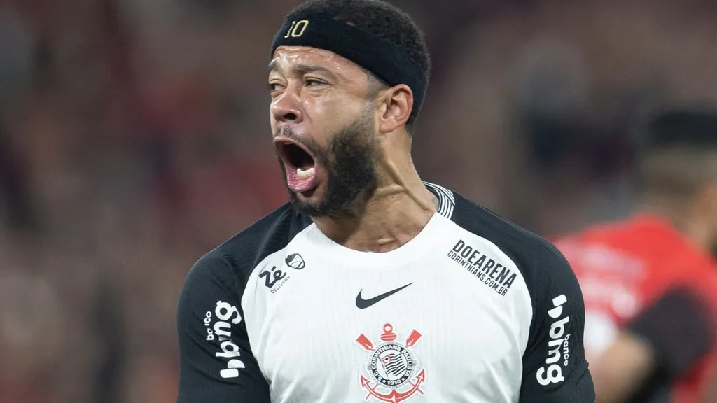 Depay é principal astro do endividado Corinthians. Foto: Hedeson Alves/AGIF/Icon Sport