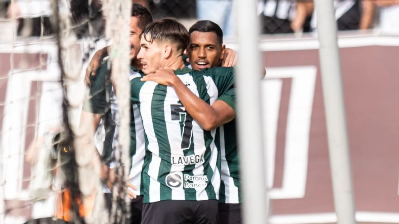Pedro Rocha comemora gol pelo Coritiba. (Foto: JP Pacheco/Coritiba)