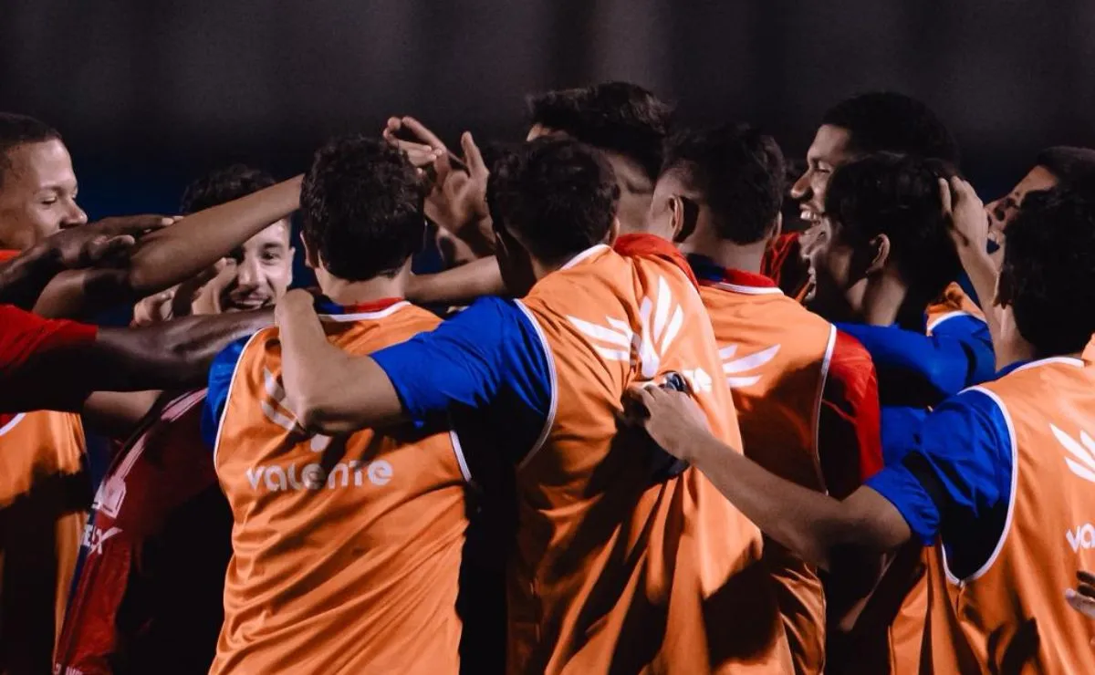 Paraná Clube e Araucária se enfrentando