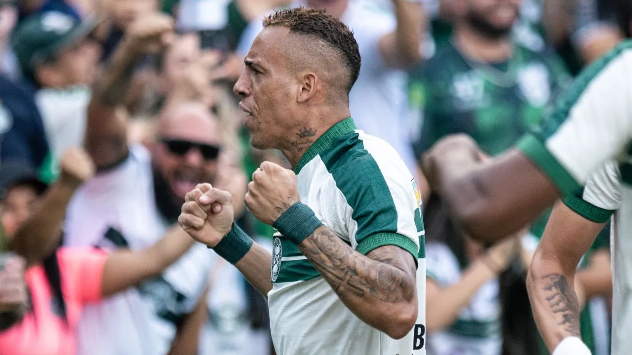 Breno Lopes comemora gol sobre o Atlético-MG. (Foto: JP Pacheco/Coritiba)