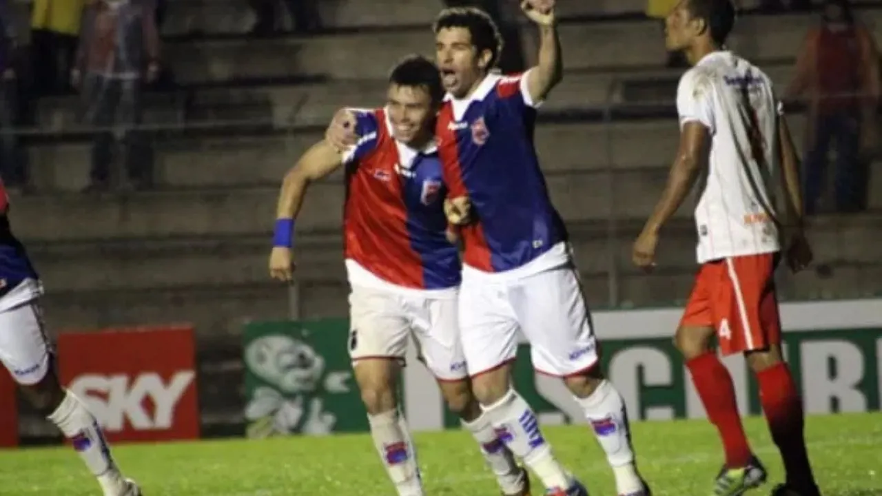 Jogadores do Paraná Clube durante a Segundona de 2012.