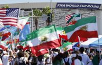Iranianos protestam contra o regime antes da estreia da seleção nos EUA