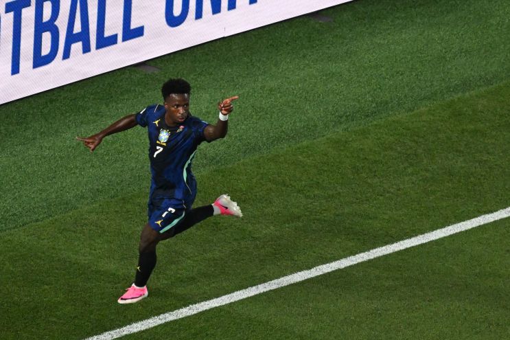 Vini Jr. comemora o terceiro gol da Seleção Brasileira contra o Haiti