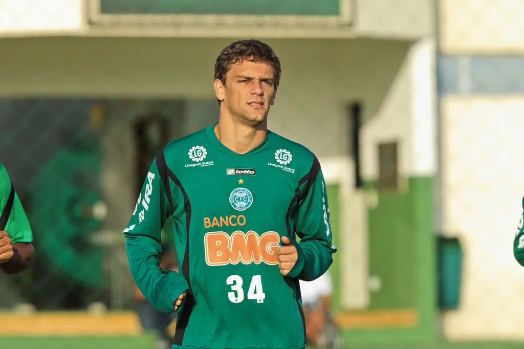 Lucas Mendes em ação pelo Coritiba