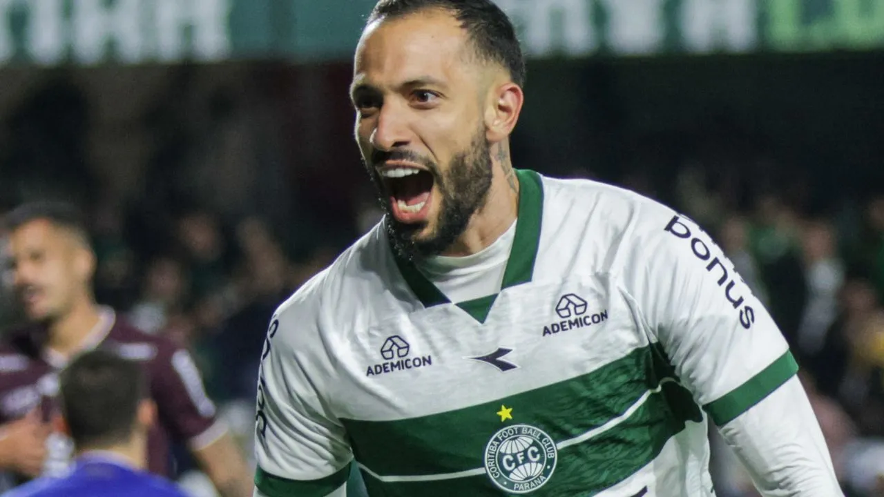 Rodrigo Rodrigues em recuperação no Coritiba. (Foto: Robson Mafra/AGIF/Icon Sport)