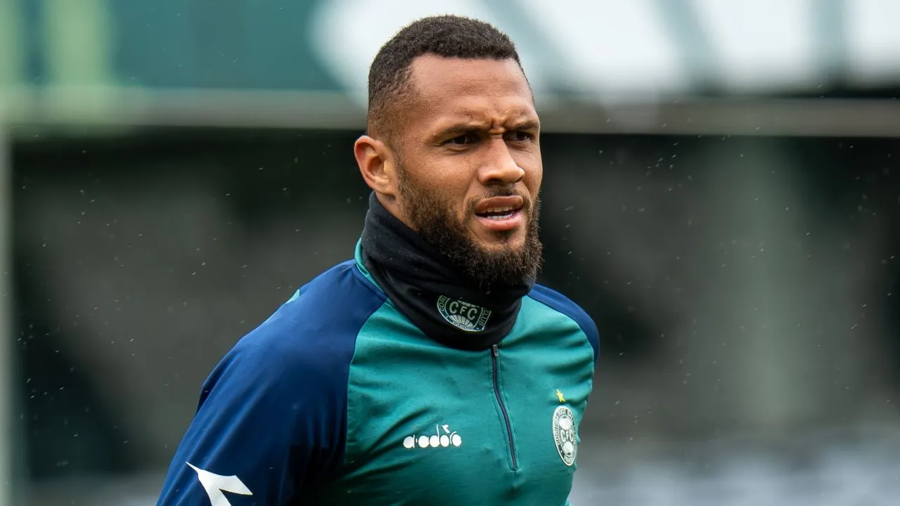 Gustavo Coutinho pelo Coritiba