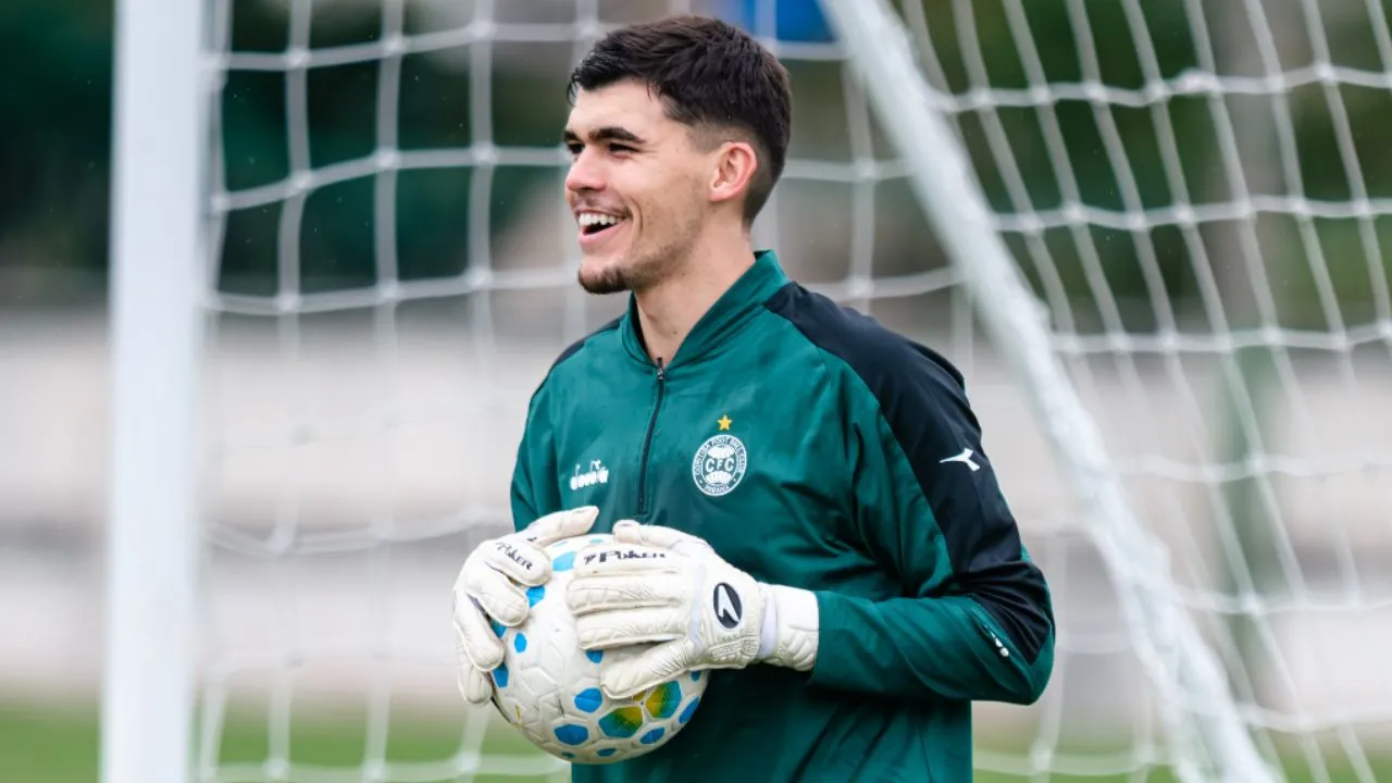 Pedro Morisco em recuperação pós-cirurgia. (Foto: JP Pacheco/Coritiba)
