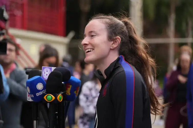 Rose Lavelle durante treino da seleção feminina dos EUA