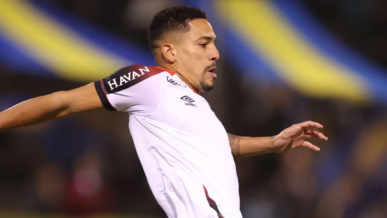Gilberto no amistoso entre Boca Juniors x Athletico. (Foto: Luis Miguel Ferreira/Athletico)