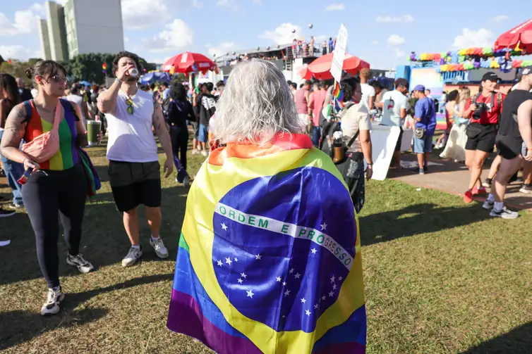 Brasília (DF) 26/08/2026 - A 27ª Parada do Orgulho LGBT+ de Brasília teve concentração em frente ao Congresso Nacional, na Esplanada dos Ministérios. Foto: Fabio Rodrigues-Pozzebom/ Agência Brasil