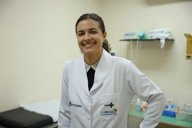 A médica obstetra Gabriela Paiva na Maternidade Escola da UFRJ.