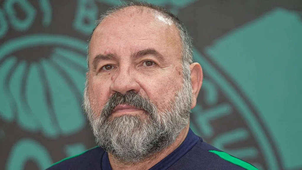 Treinador PC de Oliveira em passagem pelo Coritiba