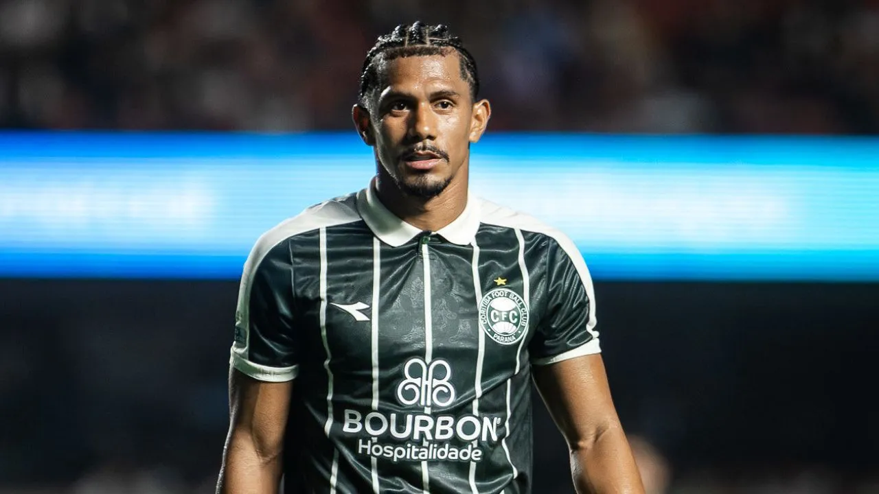 Fernando Sobral em campo pelo Coritiba