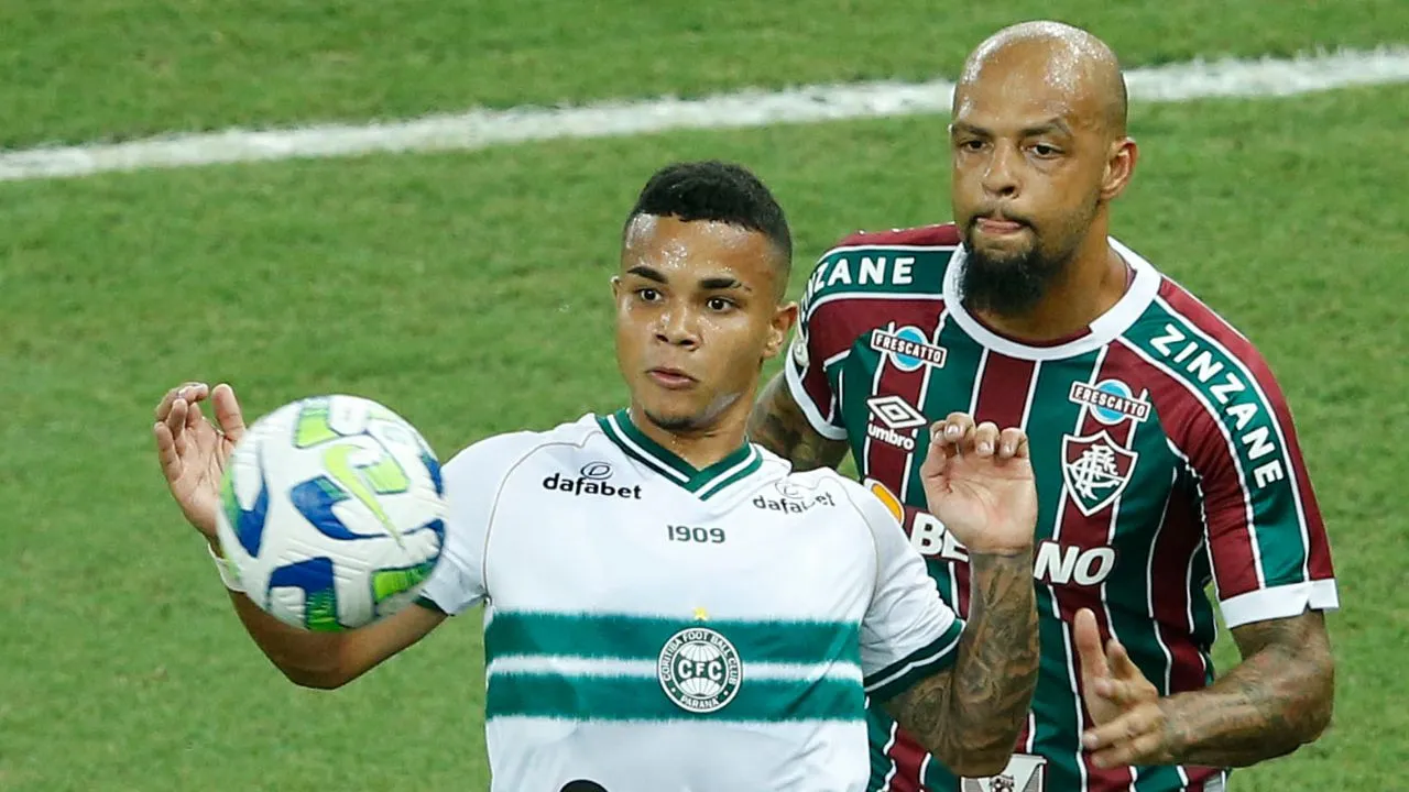 Kaio César com a camisa do Coritiba
