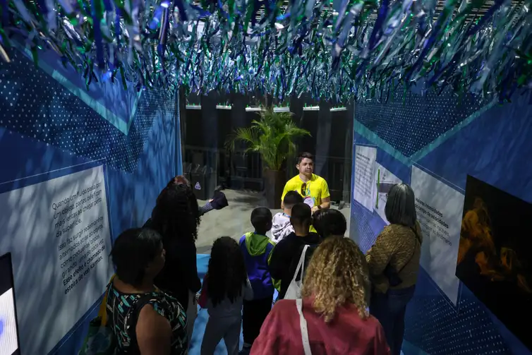 Estudantes e público participam das atividades interativas do FestMat 2026 no Rio de Janeiro. Foto: Tomaz Silva/Agência Brasil