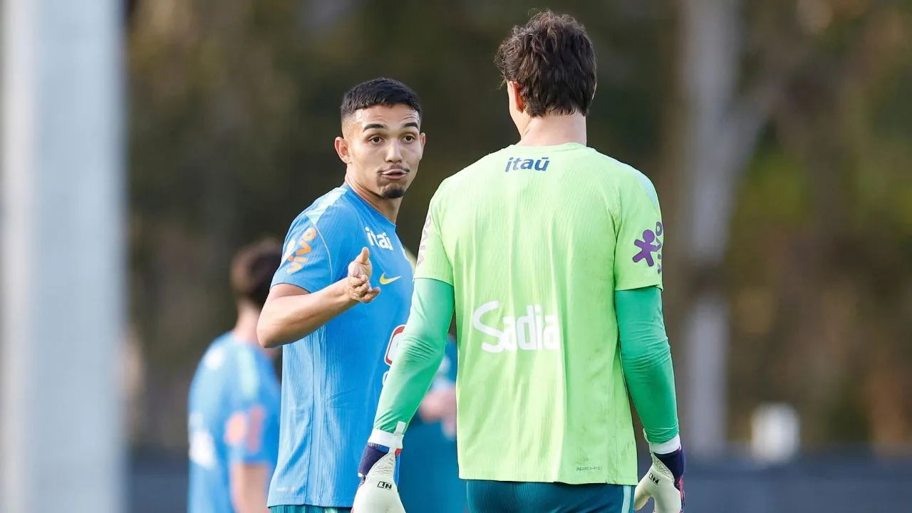 Arthur Dias em treino da seleção brasileira