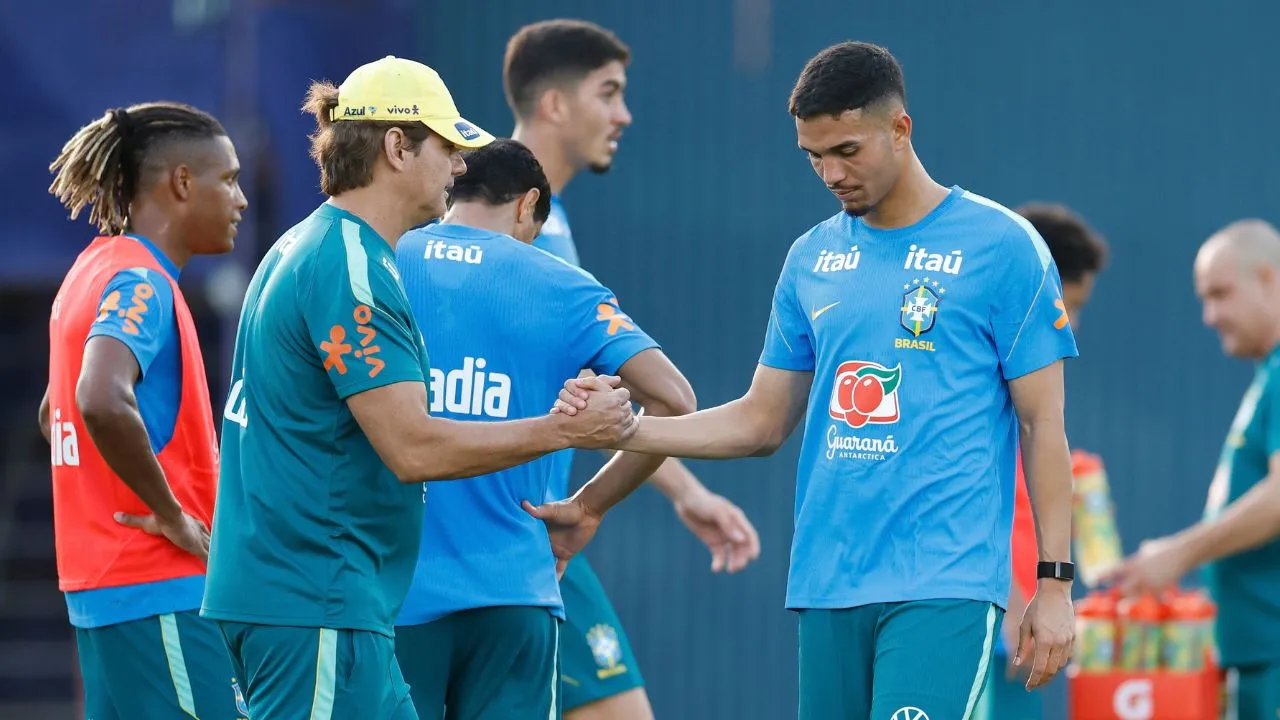 Arthur Dias em treino da seleção brasileira