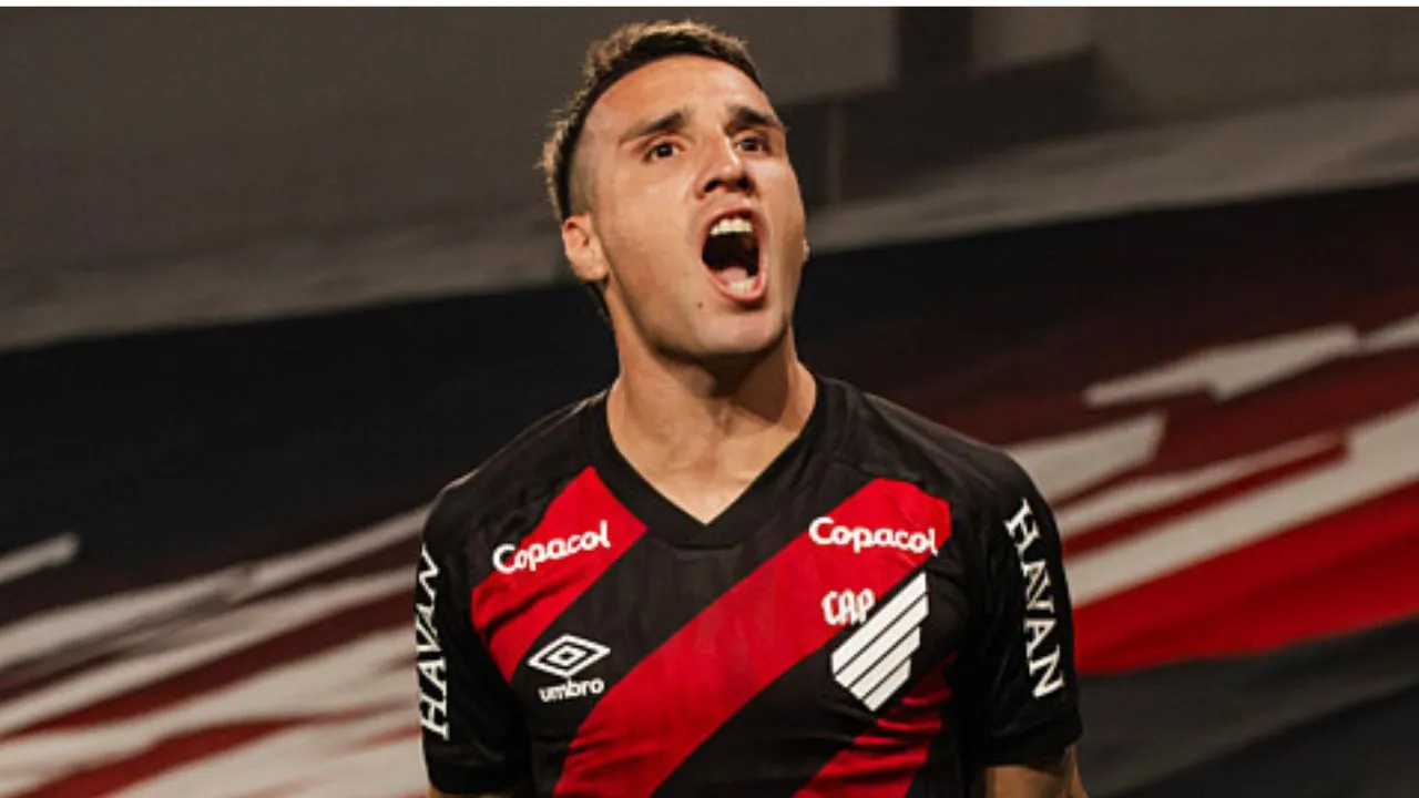 Benavídez em ação pelo Athletico