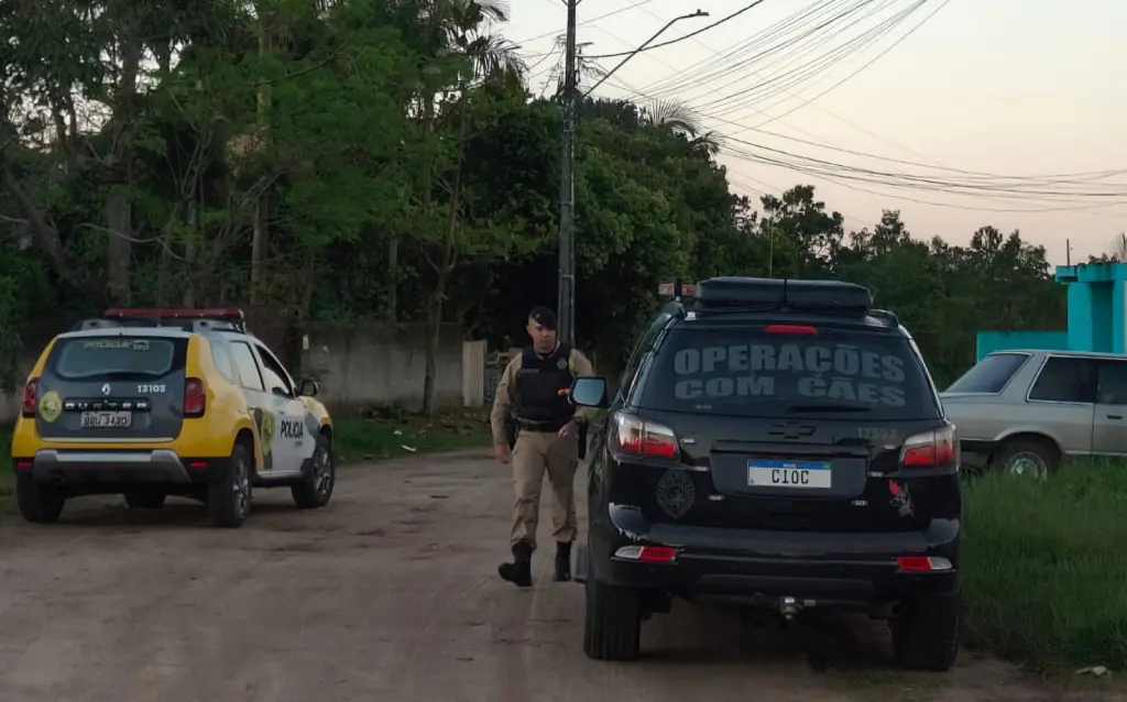 A mobilização contou com o apoio da CIOC -  Companhia Independente de Operações com Cães, da Polícia Militar  - Foto: PMPR